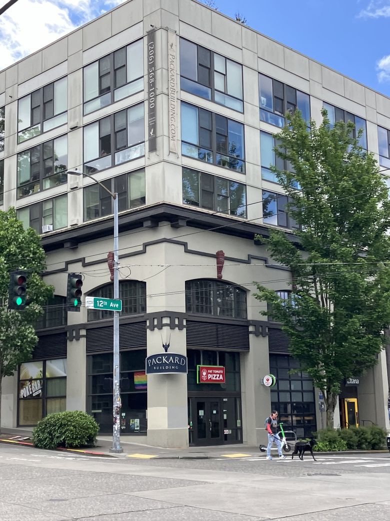 The two-story Packard Building preserves its arched second-floor windowed appearance. Three additional floors rise above the cornice with no setback. (Lawrence Kreisman)