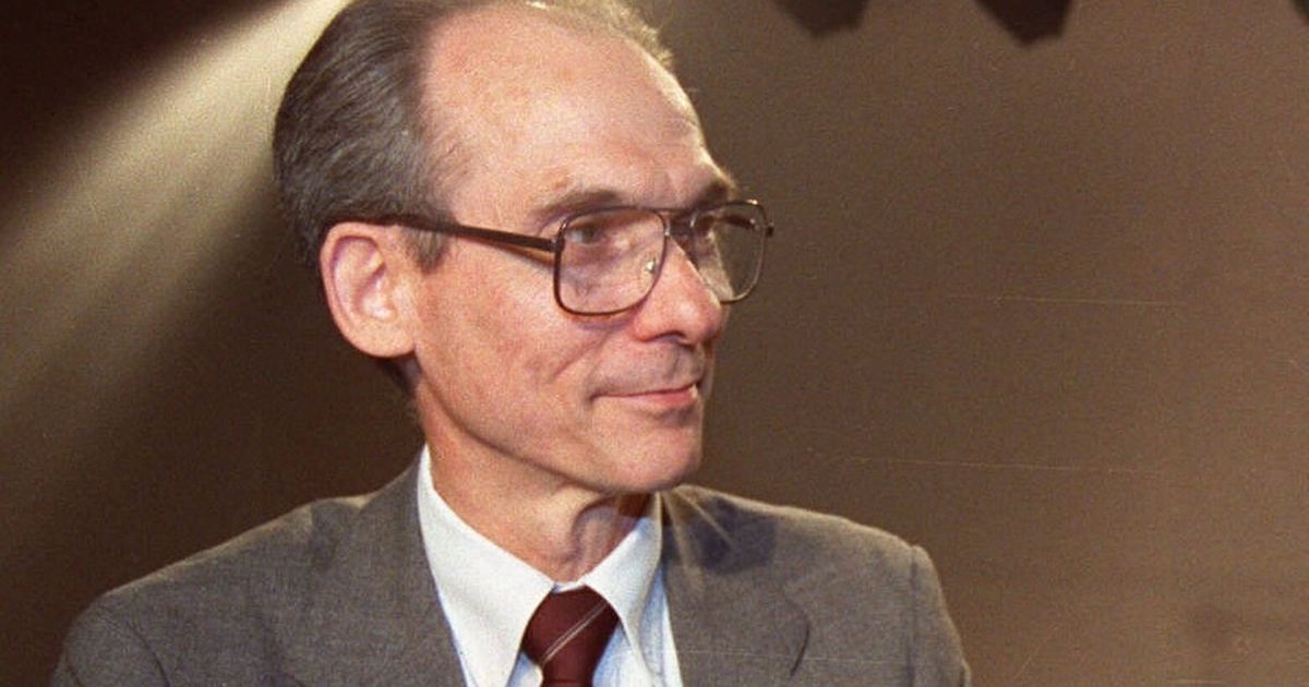 Edward Stone, physicist who oversaw Voyager missions, dies at 88