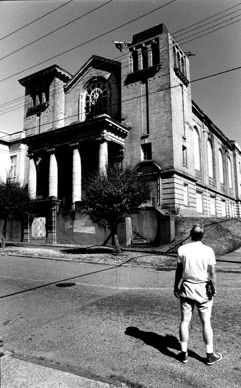 Temple De Hirsch Sinai at 15th Avenue and East Union Street, before its demolition in 1992. (Jimi Lott / The Seattle Times)