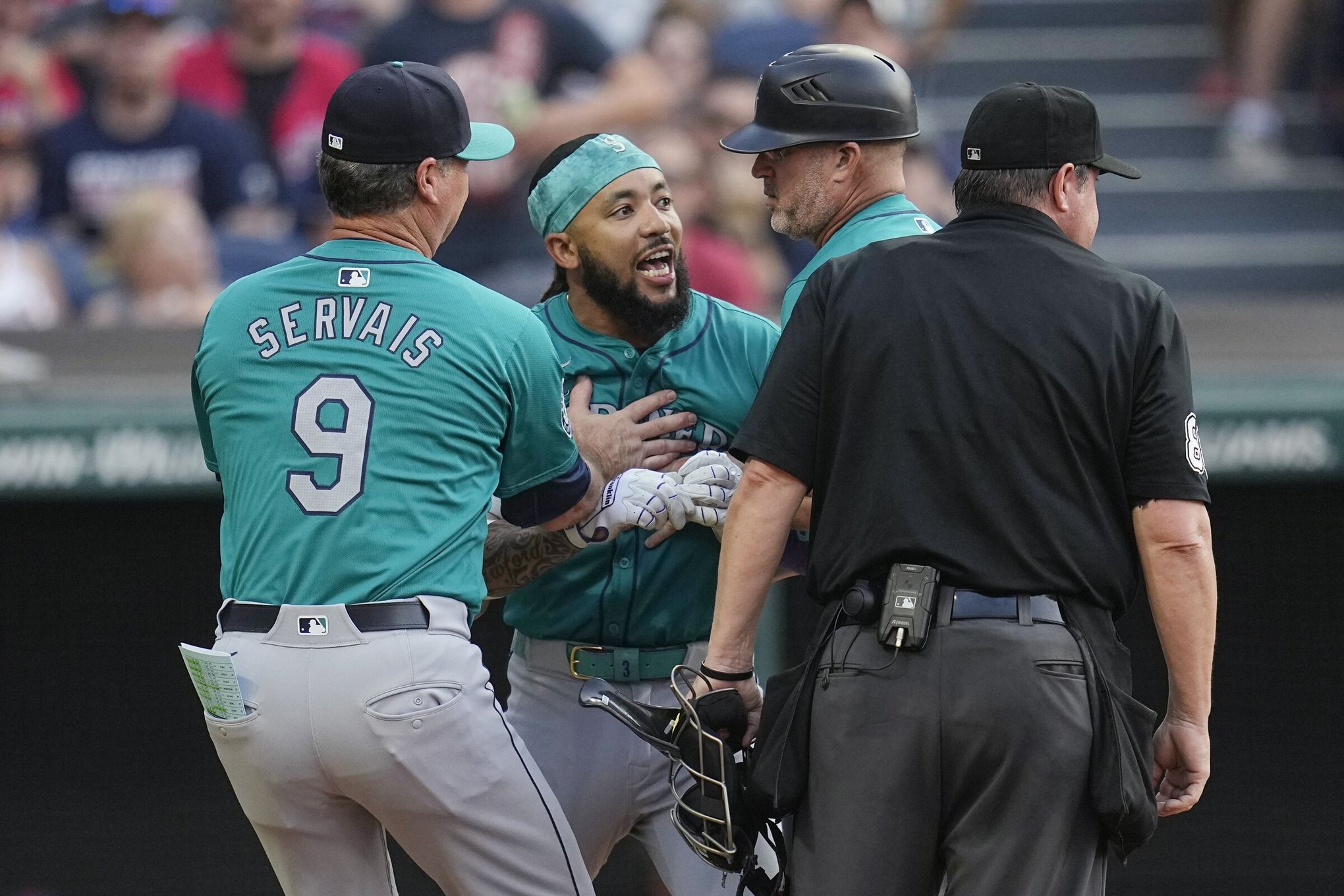 J.P. Crawford, Scott Servais ejected as frustrated Mariners fall 8-0 in  Cleveland | The Seattle Times