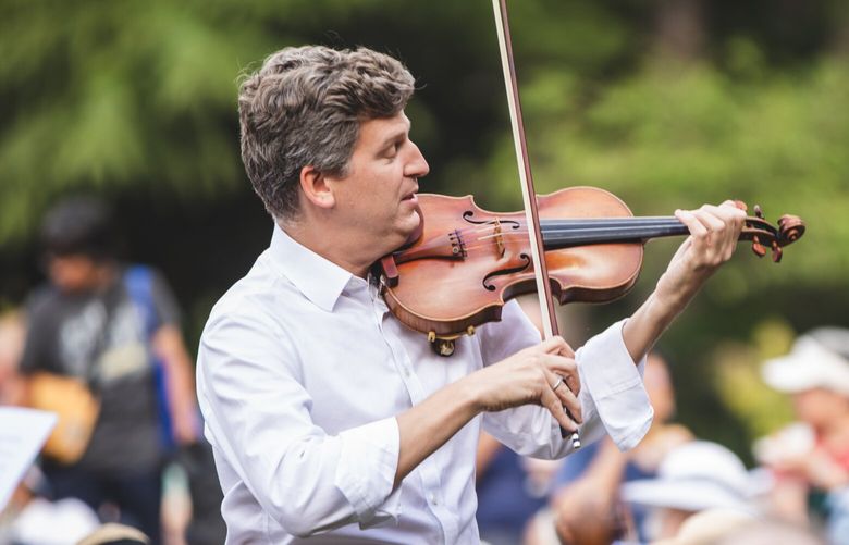 Violinist James Ehnes, Seattle Chamber Music Society’s artistic director, performs with colleagues during a SCMS Chamber Music in the Park concert.