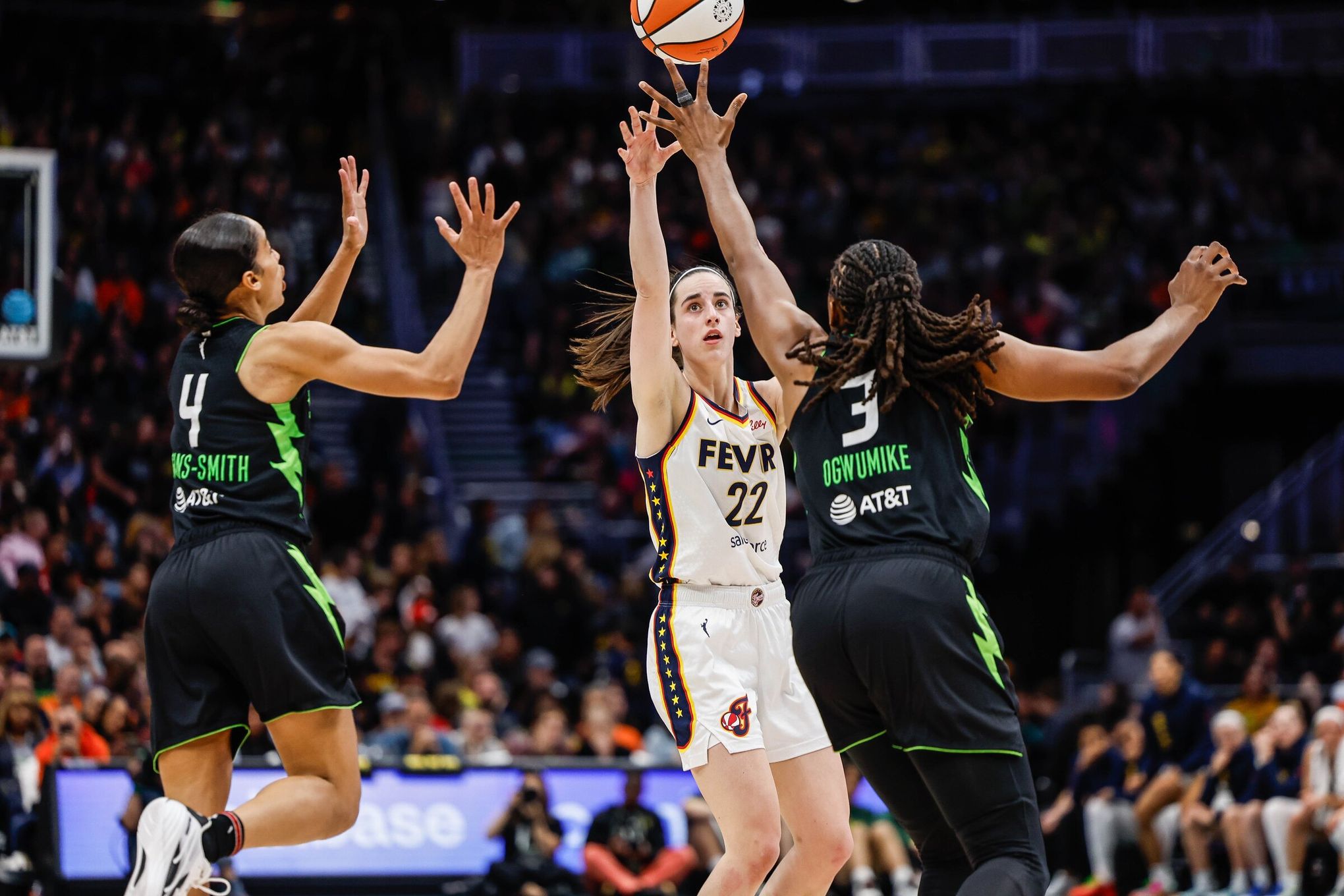 Caitlin Clark faces 'most pressure,' yet she isn't alone | The Seattle Times