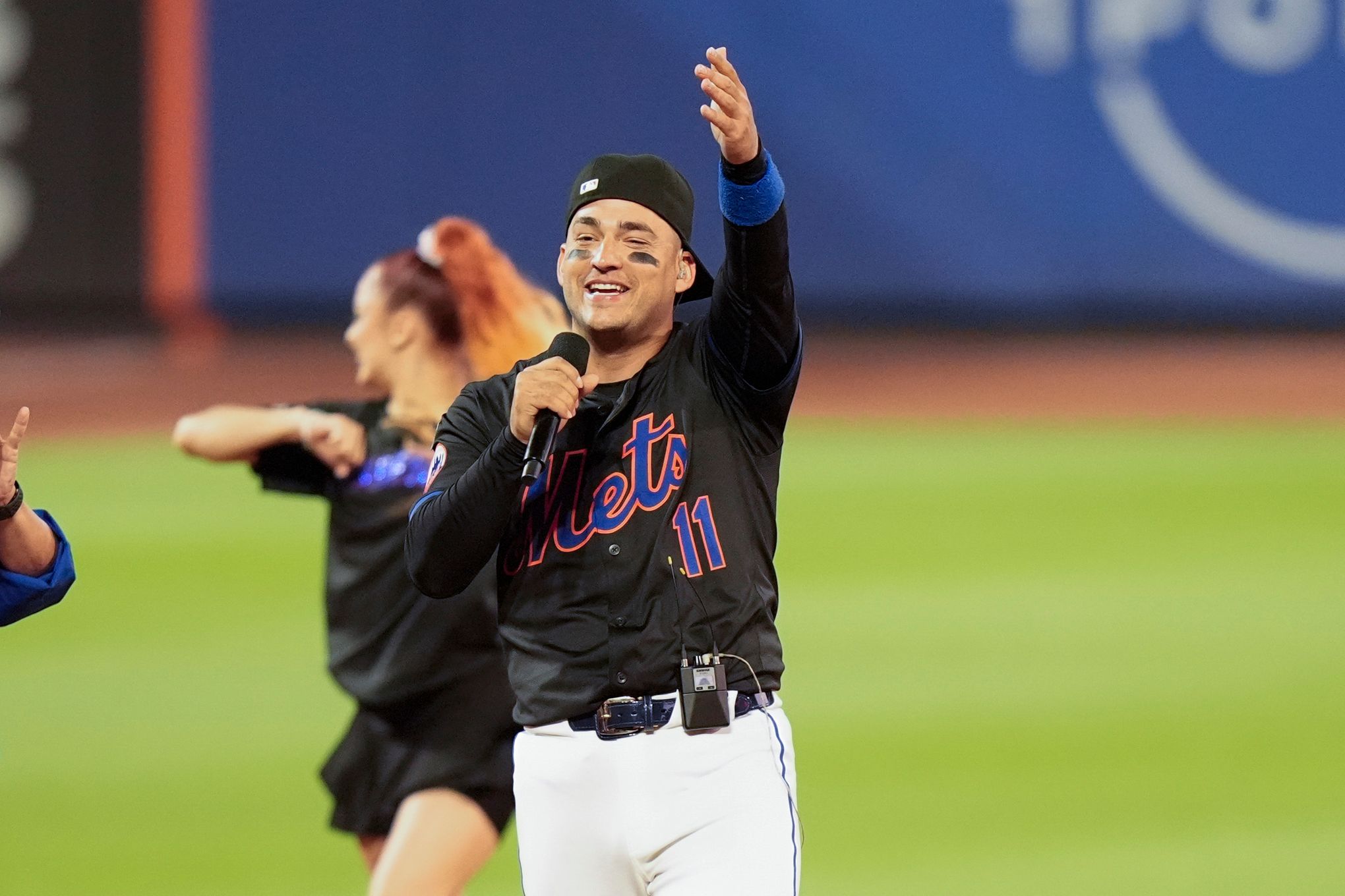 OMG! Mets infielder Jose Iglesias performs his song after win | The Seattle  Times