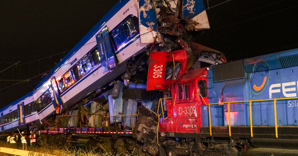 Train collision in Chile kills at least 2 people and injures several others Train collision in Chile kills at least 2 people and injures several others