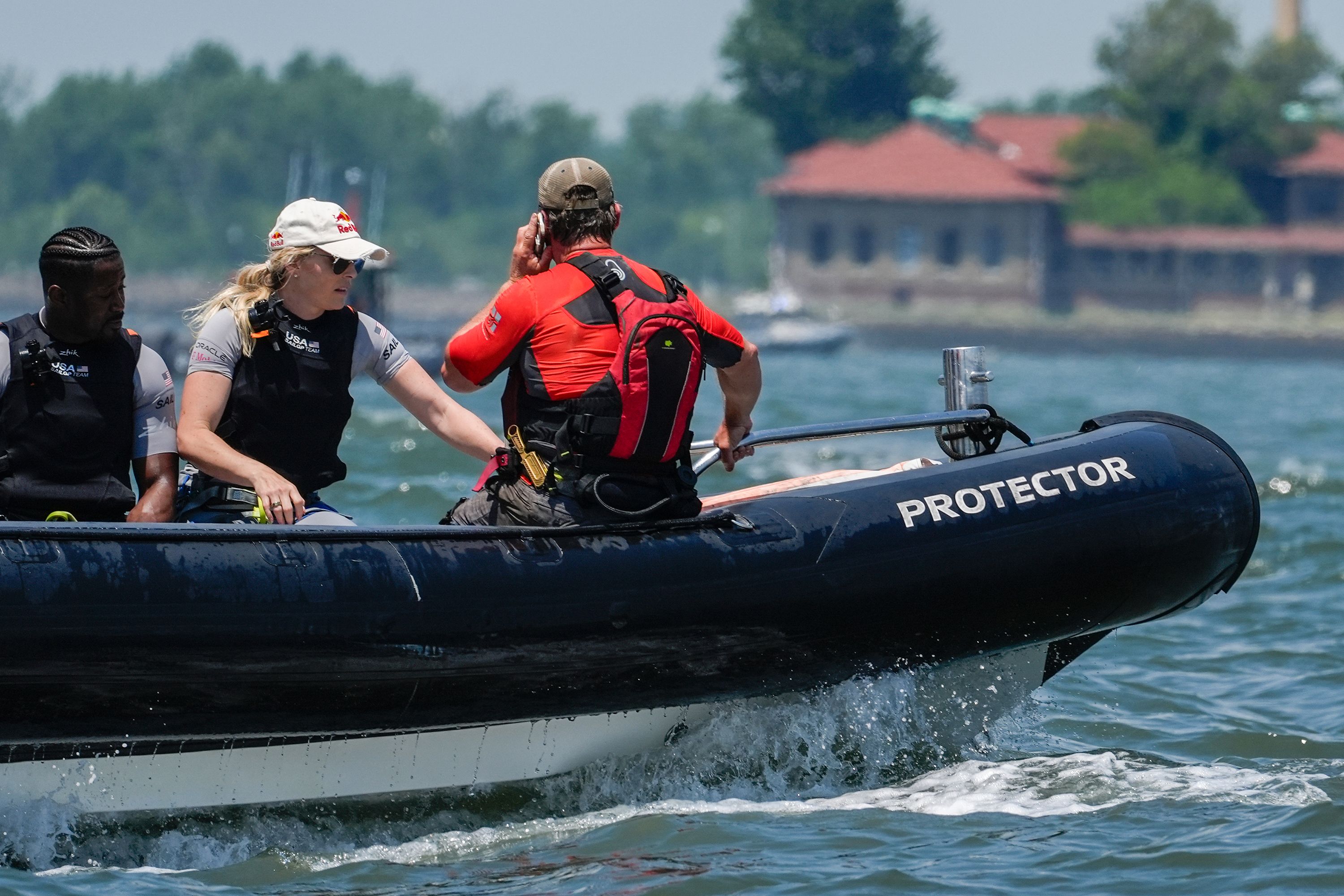 Lindsey Vonn goes sailing with Team USA and joins grinder Anna