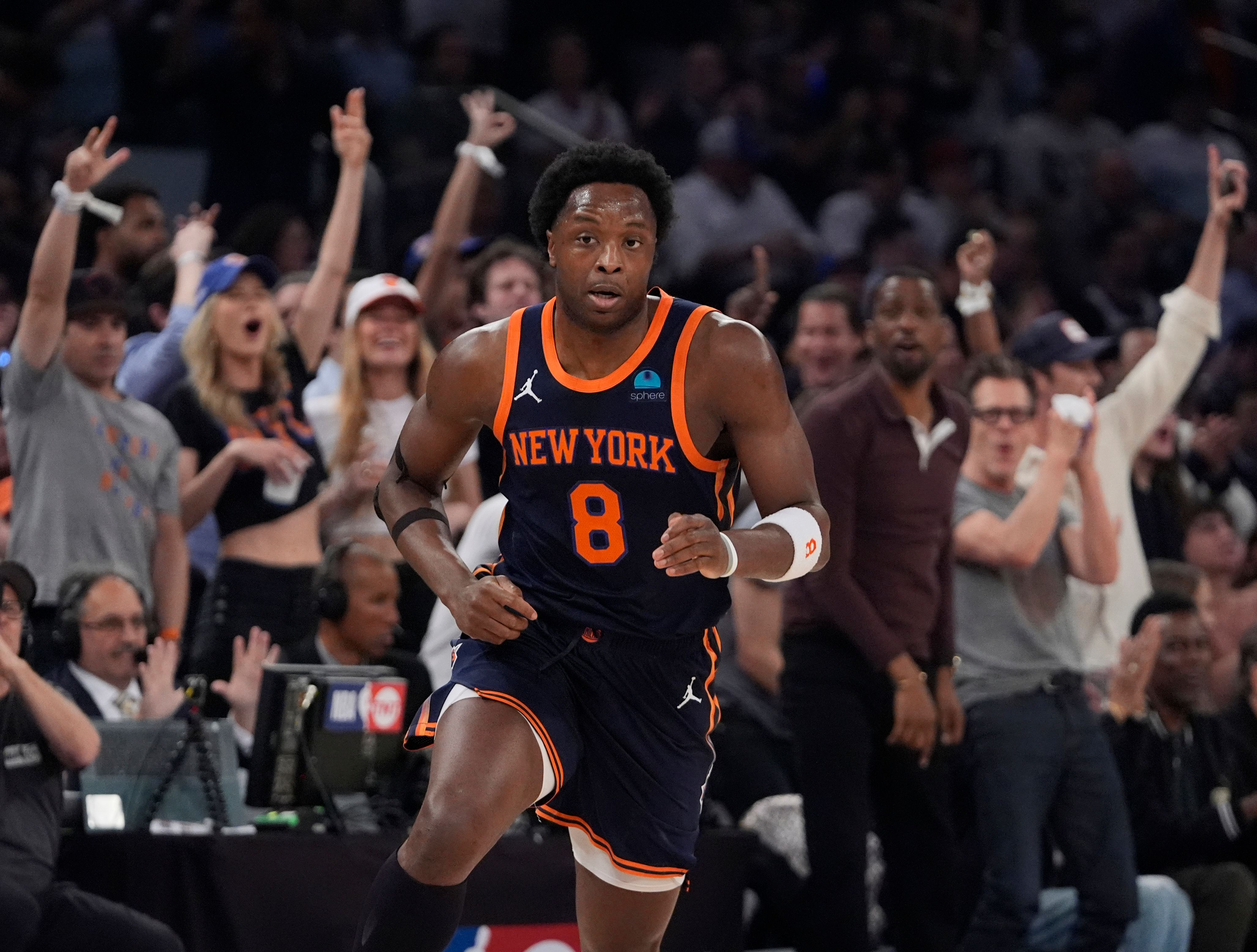 OG Anunoby will stay with the New York Knicks on a 5-year deal, AP