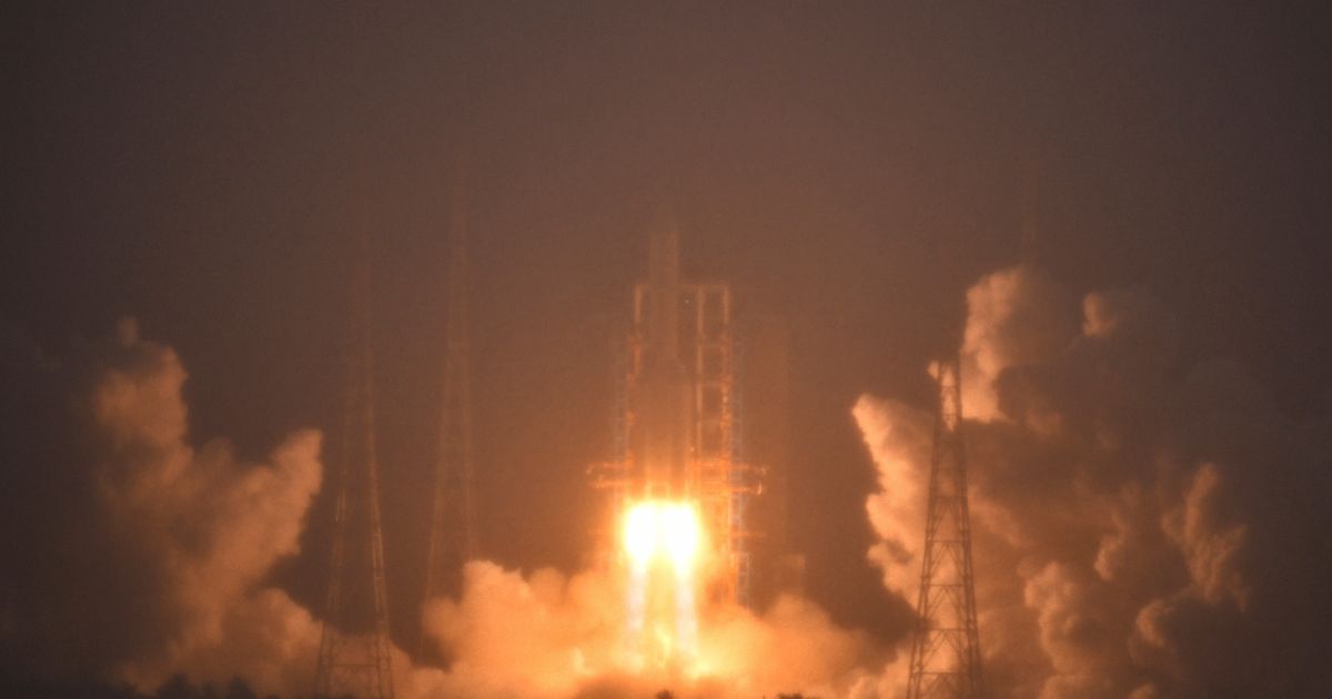 A Chinese lunar probe returns to Earth with the world’s first samples from the far side of the moon