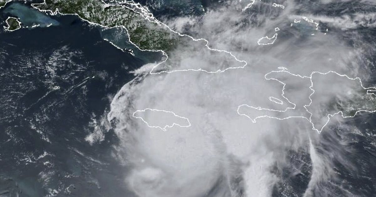 Hurricane Beryl roars by Jamaica after killing at least 7 people in the ...