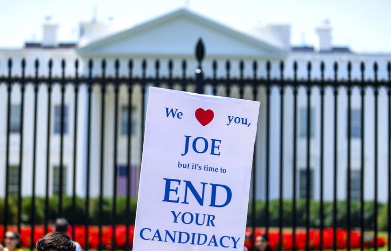 A family holds a sign calling for President Joe Biden to end his candidacy outside the White House in Washington, on Wednesday, July 3, 2024. The president appears intent on remaining on the ballot, while major donors are taking increasing steps to push him aside. (Doug Mills/The New York Times) XNYT0720
