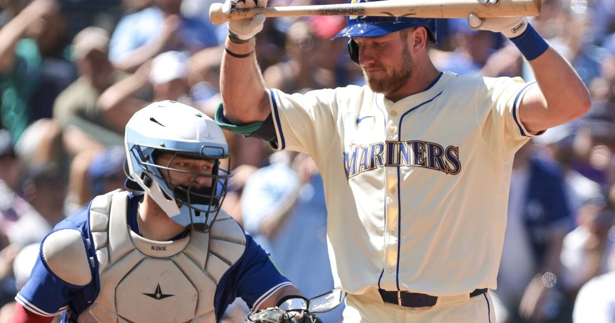 Mariners finish disappointing homestand with extra-inning loss to Blue Jays