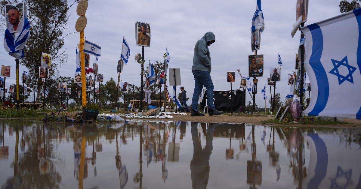 Últimas noticias sobre la guerra entre Israel y Hamás: un grupo de derechos humanos afirma que las fuerzas israelíes mataron a siete personas que se refugiaban en una casa de la ciudad de Gaza