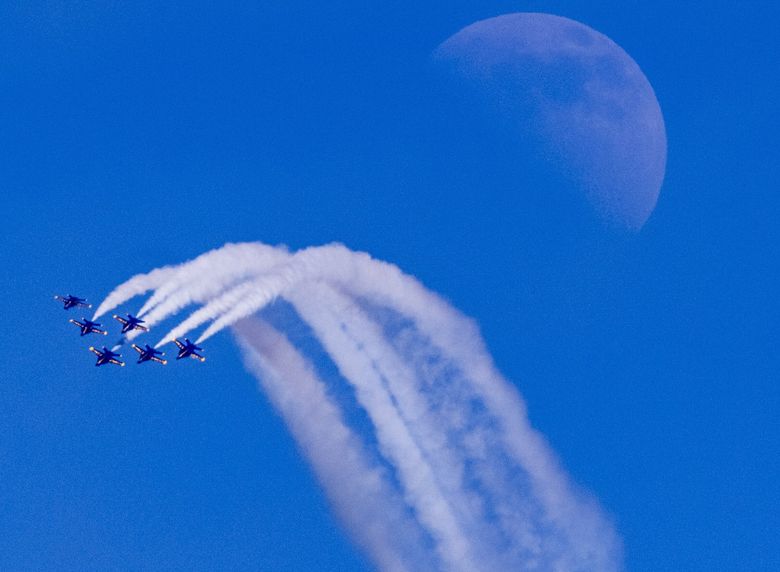 The Blue Angels do a team maneuver during the 72nd Seafair in 2022. (Daniel Kim / The Seattle Times, 2022)