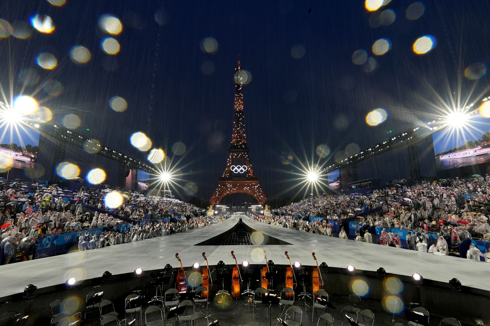 AP PHOTOS: Paris glitters in the rain for ambitious Olympic opening  ceremony | The Seattle Times