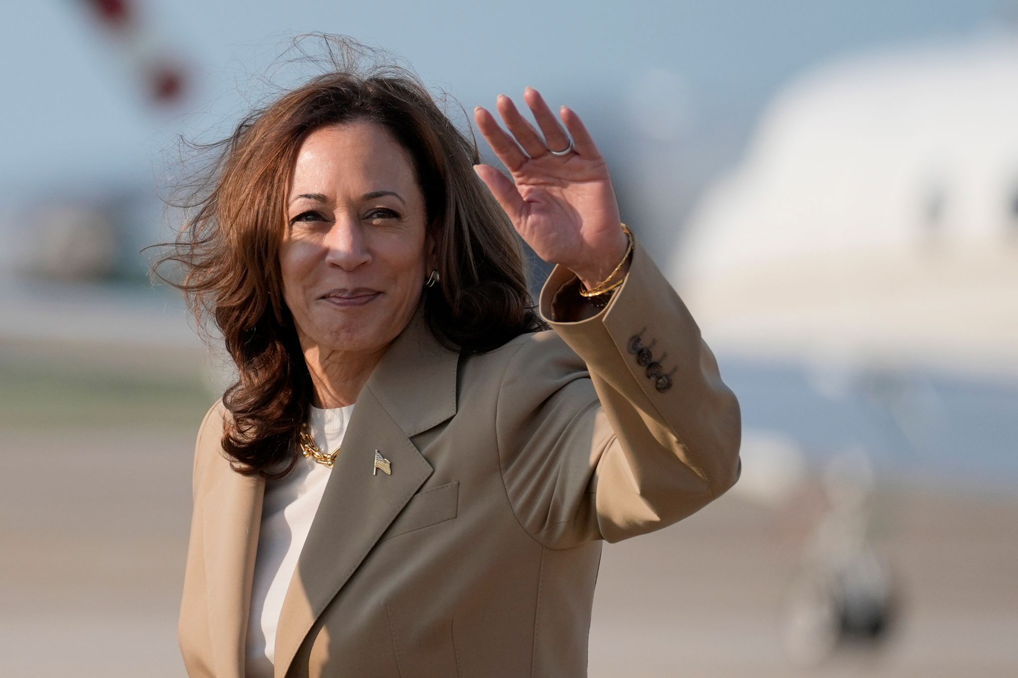 Harris raised $200 million in first week of White House campaign and signed  up 170,000 volunteers | The Seattle Times