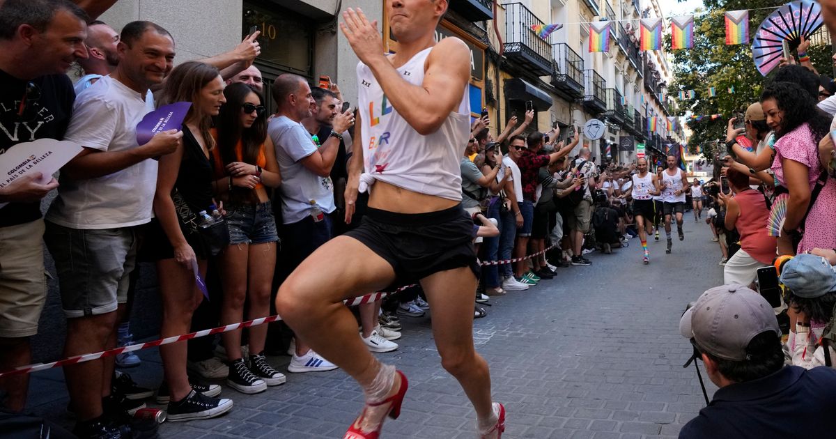 AP PHOTOS: Madrid hosts high heels race to celebrate Pride Week