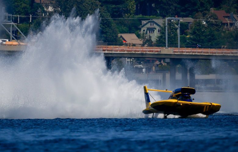 Bucket List Racing’s Dustin Echols makes his way around the course during Heat 1A of the H1 Unlimited Hydroplane 2024 Seafair Apollo Mechanical Cup during Seafair Weekend in Seattle on Saturday, Aug. 3, 2024.  227688