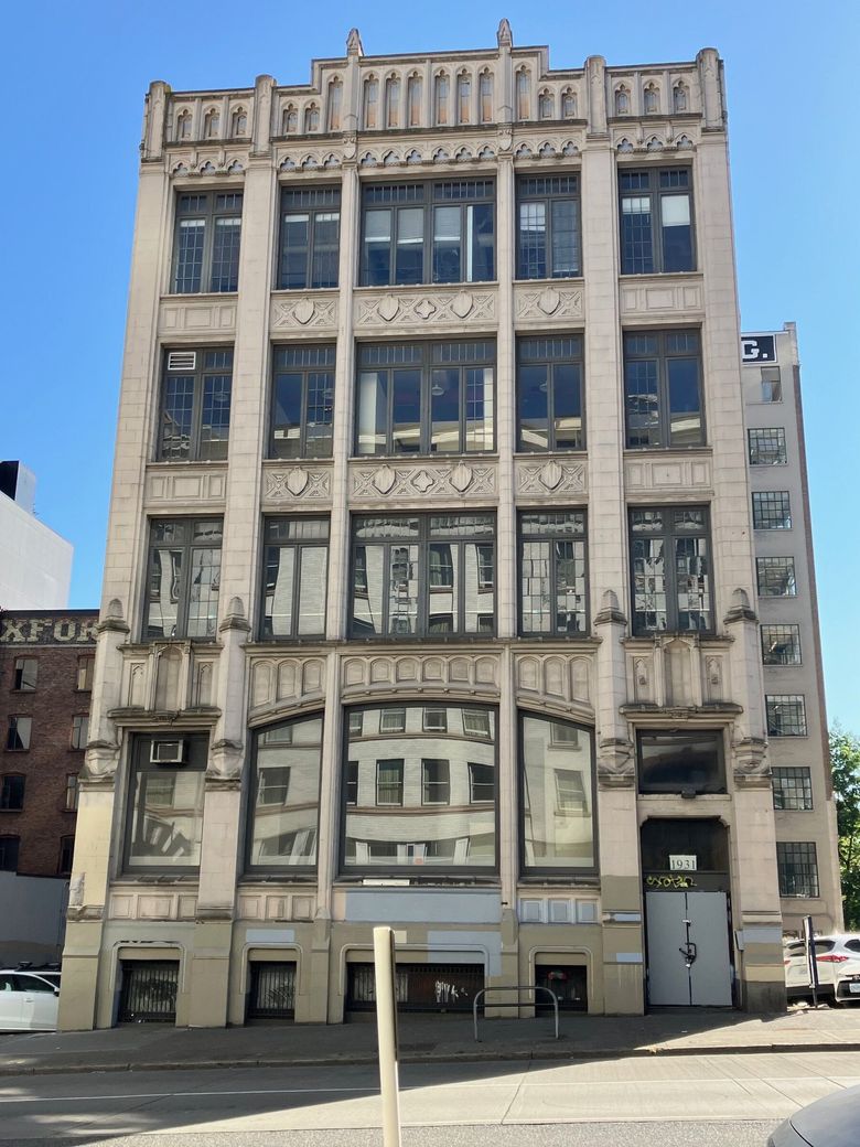 The terra-cotta facade of the Terminal Sales Annex building incorporates Gothic Revival embellishments, such as shallow and pointed arches and shields. (Lawrence Kreisman)