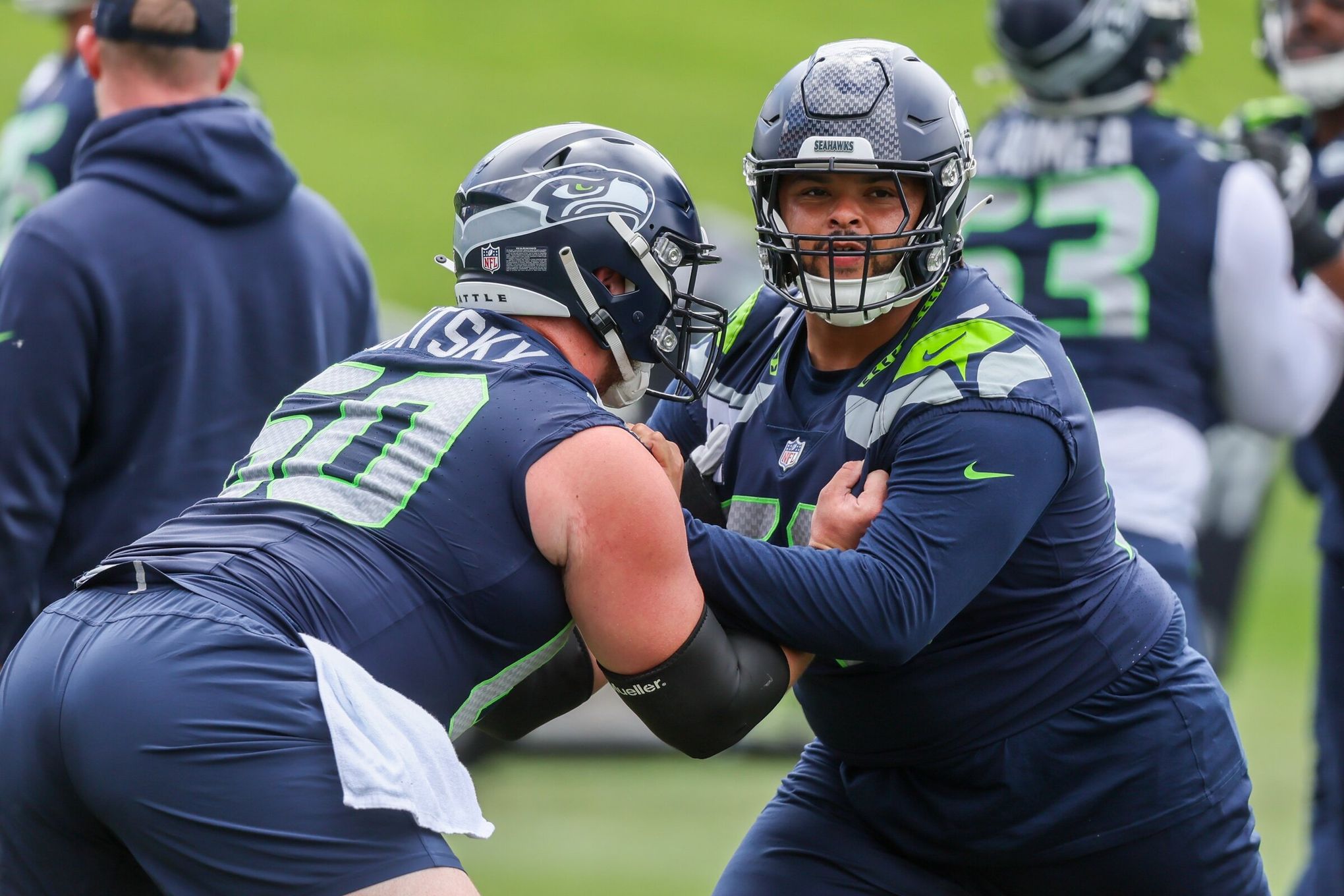 Seahawks solve logjam at center by trading Nick Harris to Cleveland |  Notebook | The Seattle Times