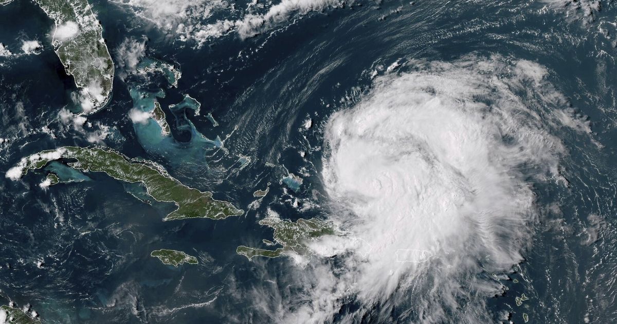 El huracán Ernesto deja lluvias torrenciales en Puerto Rico mientras azota el noreste del Caribe