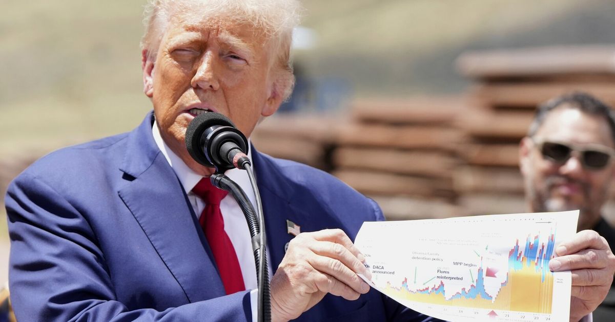 Trump uses a stretch of border wall and a pile of steel beams in ...