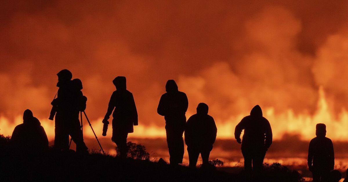 Un volcán de Islandia entra en erupción nuevamente, pero por ahora no afecta a la cercana ciudad de Grindavik