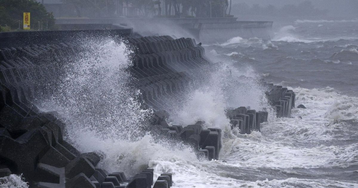 El tifón azota Japón con lluvias torrenciales y fuertes vientos mientras avanza lentamente hacia el norte