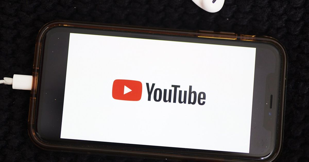 YouTube muestra vídeos de armas a menores pese a nueva política, según informe