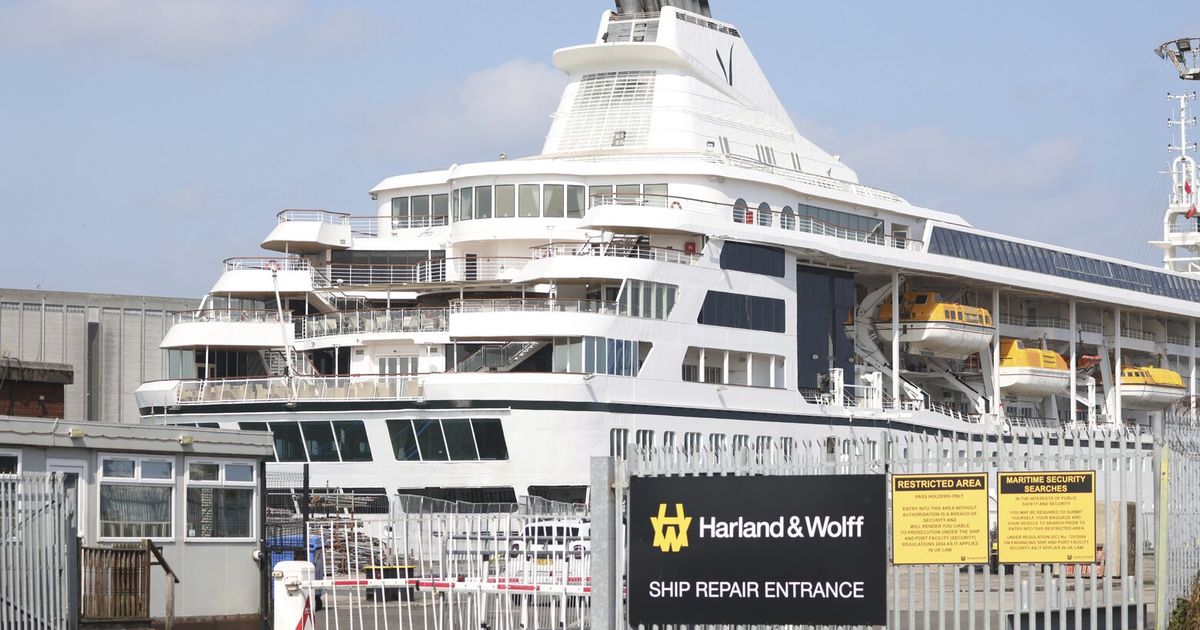 Los pasajeros compraron literas para un crucero de tres años. Todavía no ha partido