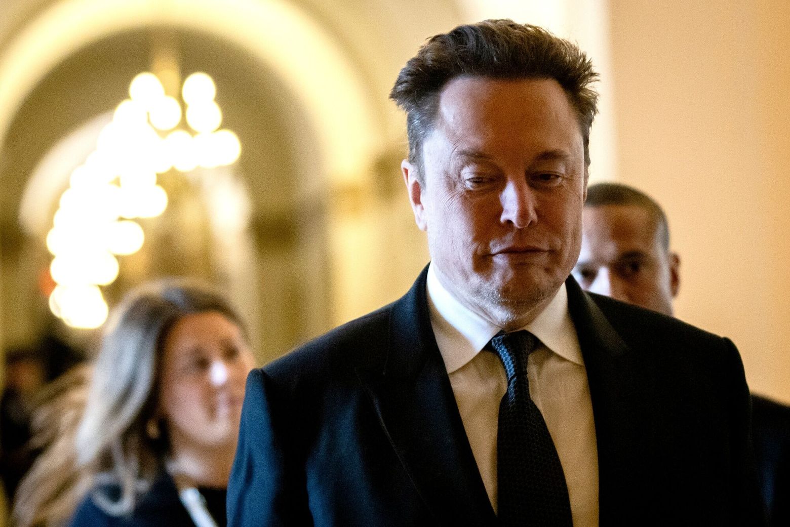 Musk cozies up to Trump in glitchy conversation on X | The Seattle Times