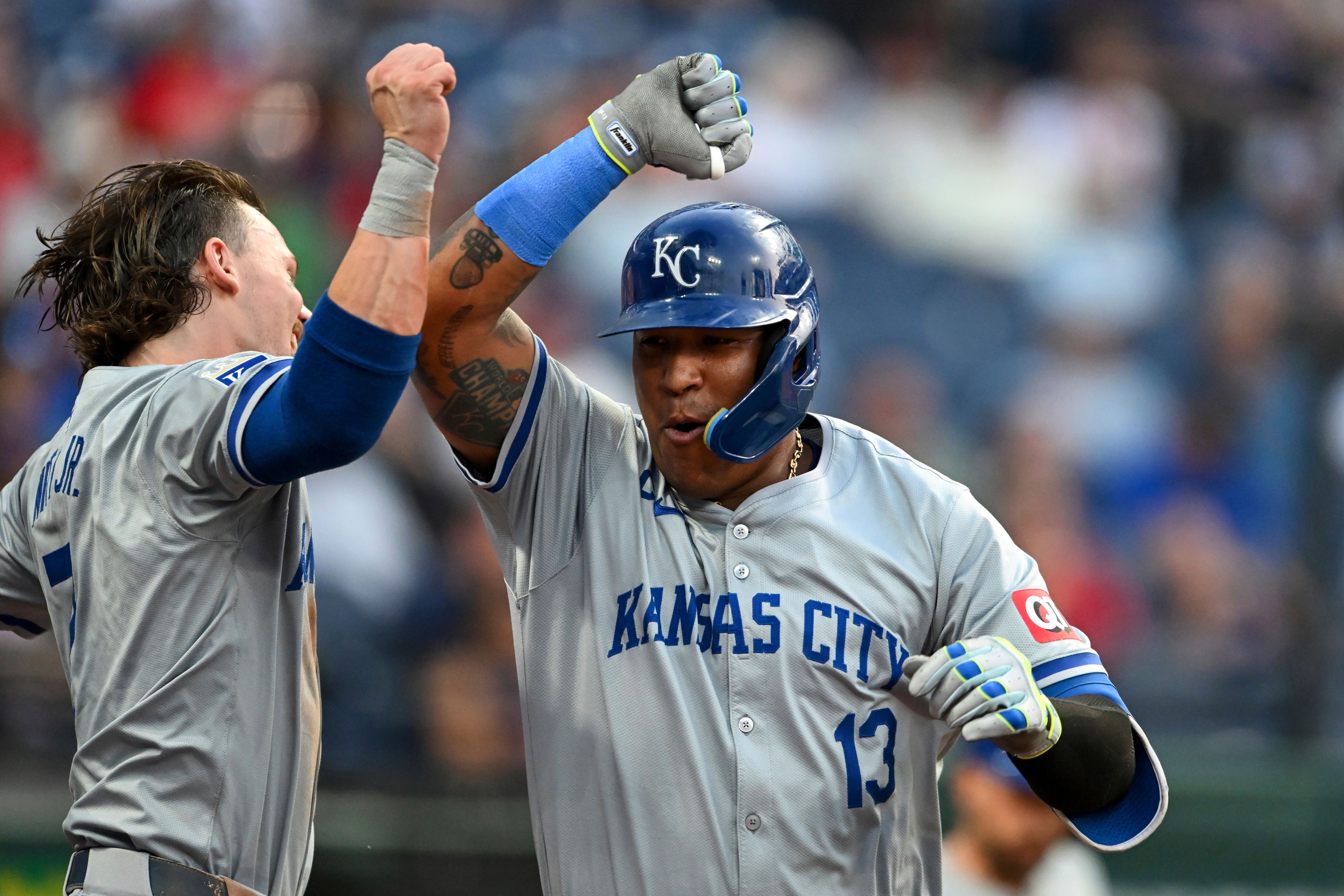 Aurora 'Case Hit' selling Salvador Perez