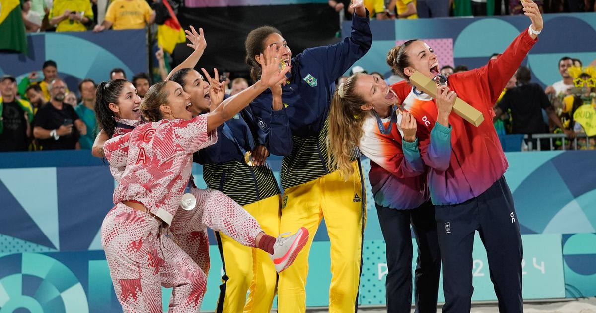 Brazil beats Canada in tense threeset women’s beach volleyball gold