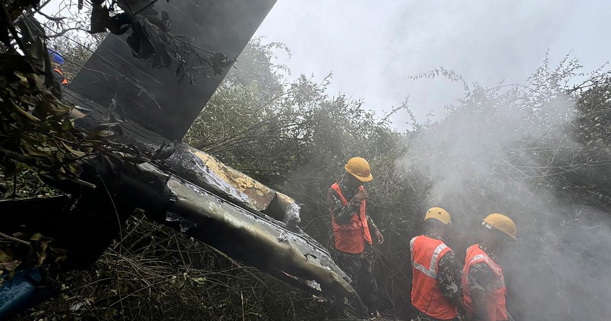 Cinco personas murieron en un accidente de helicóptero en las montañas al noroeste de la capital de Nepal