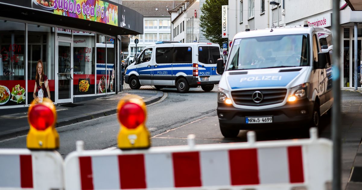 La policía busca al hombre que mató a tres personas con un cuchillo en la ciudad alemana de Solingen