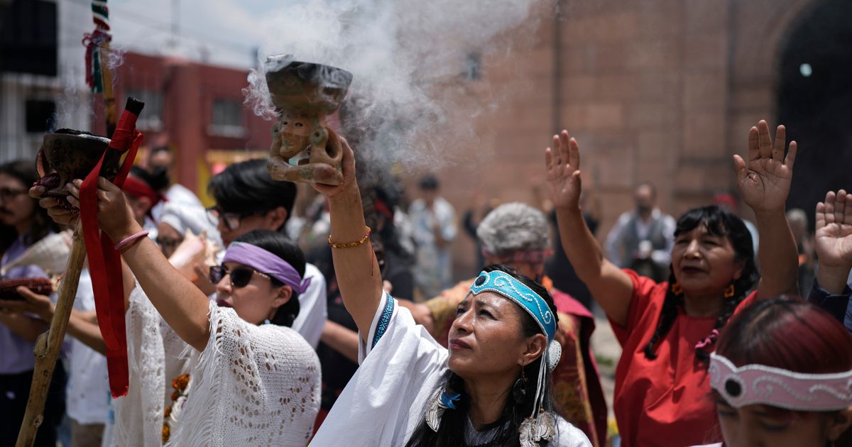 Una ofrenda, un fuego, una oración. Así celebra una comunidad de la Ciudad de México sus orígenes prehispánicos