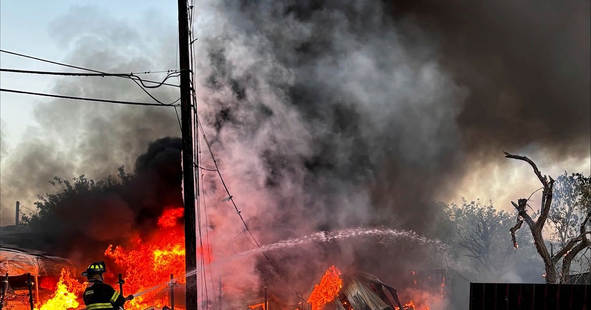 Two killed in West Texas plane crash that set off a fire and injured a ...