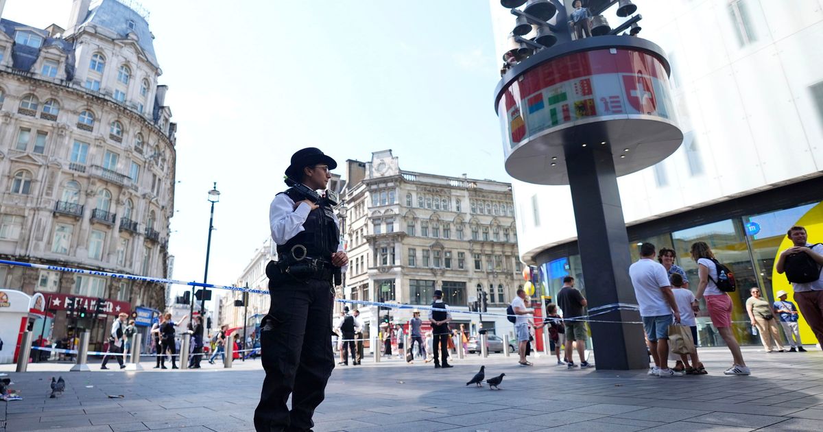 Acusan a un hombre de intento de asesinato por apuñalar a una niña de 11 años en un centro turístico de Londres