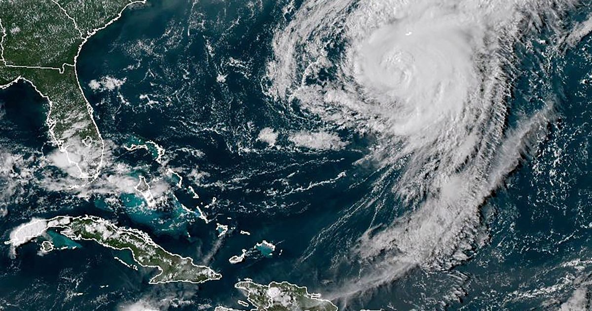 El huracán Ernesto toca tierra en Bermudas como tormenta de categoría 1