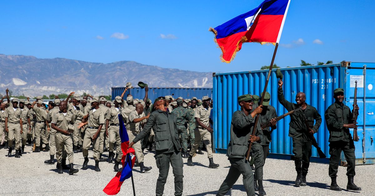 El ejército de Haití quiere reclutas para luchar contra las pandillas y los jóvenes aprovechan la rara oferta de trabajo