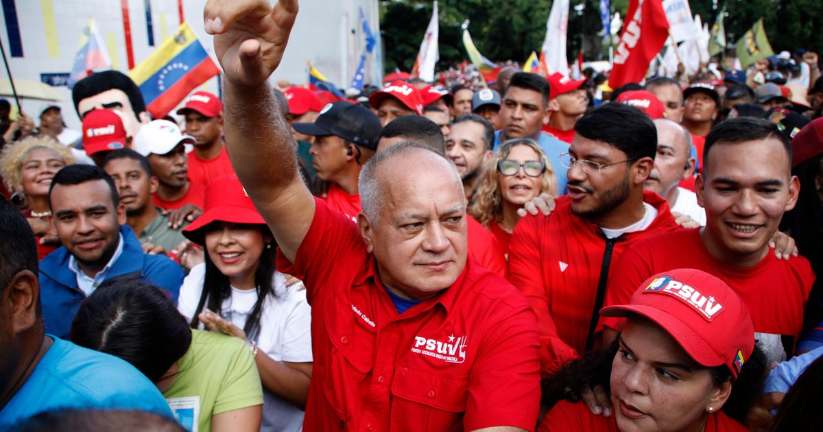 Maduro designa a un leal de línea dura para supervisar las fuerzas policiales, lo que genera temores de una profundización de la represión