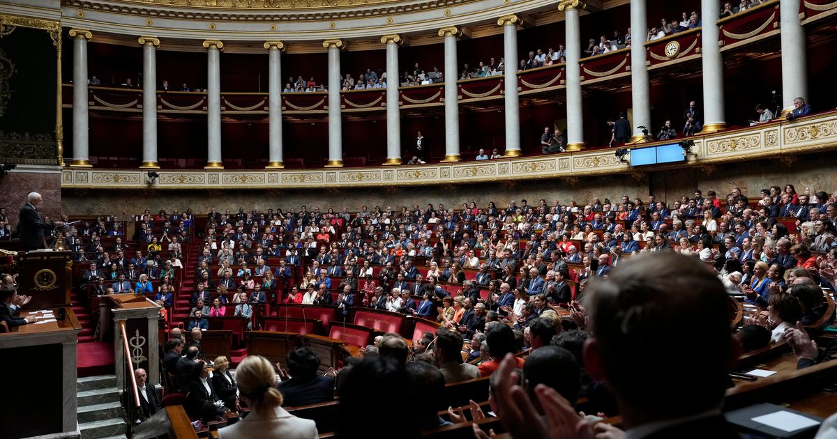 Macron mantendrá conversaciones con actores políticos clave para formar un nuevo gobierno