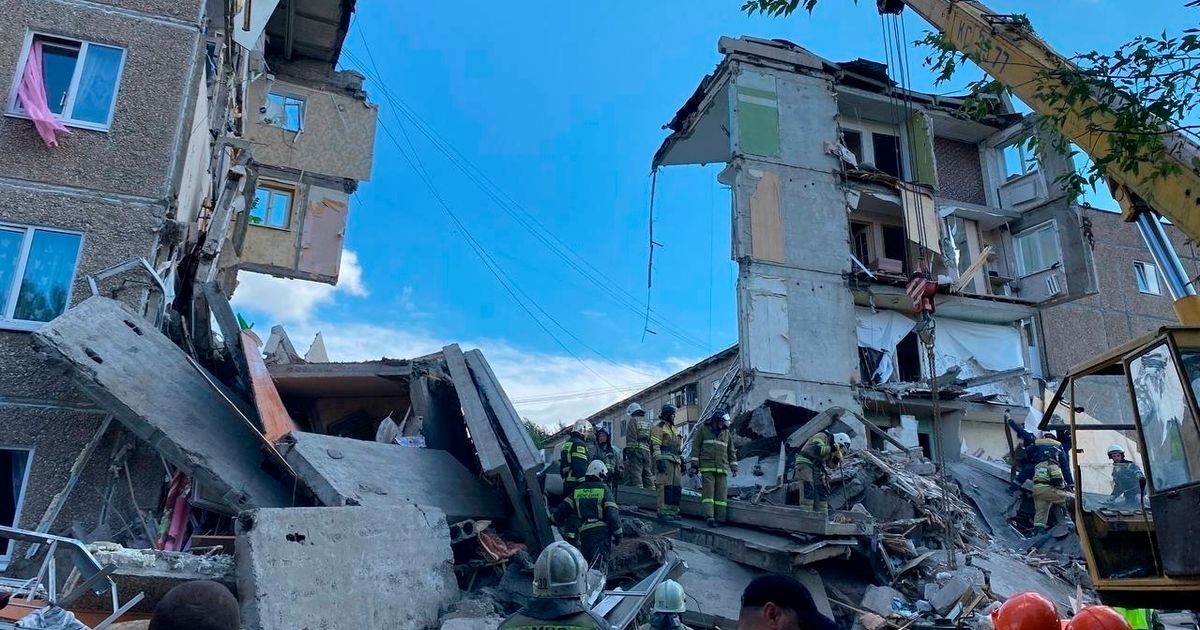 Al menos cuatro muertos en el derrumbe de un edificio de apartamentos tras una explosión de gas en los Urales rusos