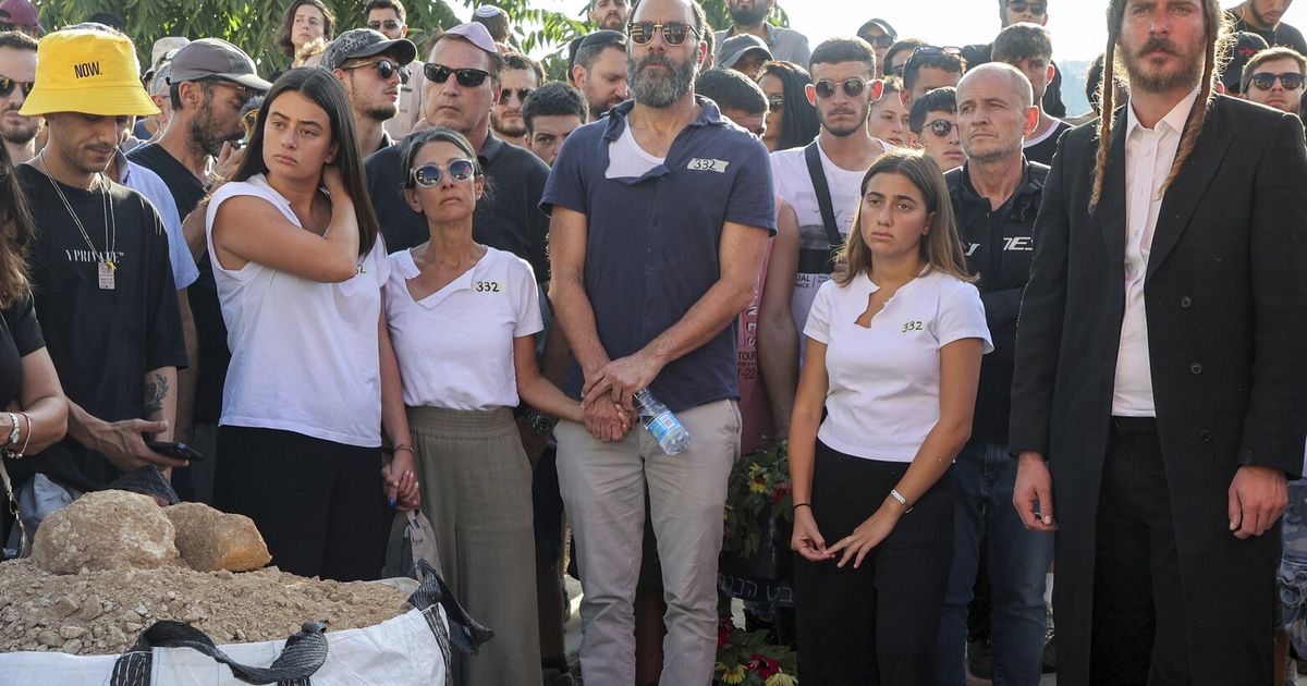 «Todos te hemos fallado». Dolor en el funeral de un rehén israelí-estadounidense en Jerusalén