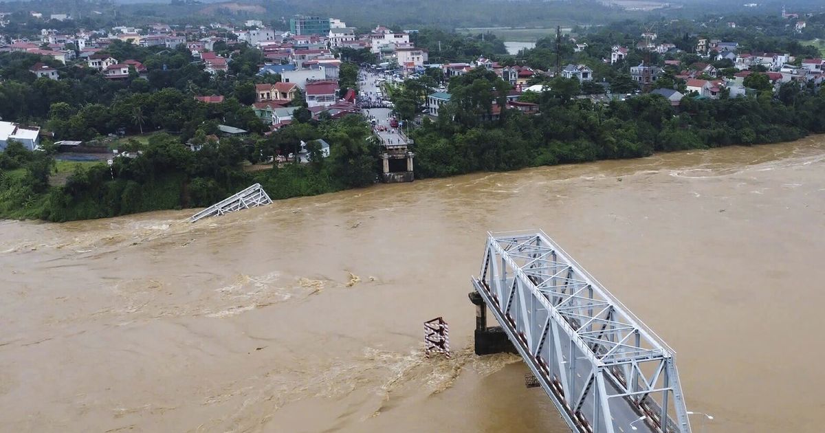 Las muertes por la tormenta en Vietnam aumentan a 64: un puente se derrumba y las inundaciones arrastran un autobús