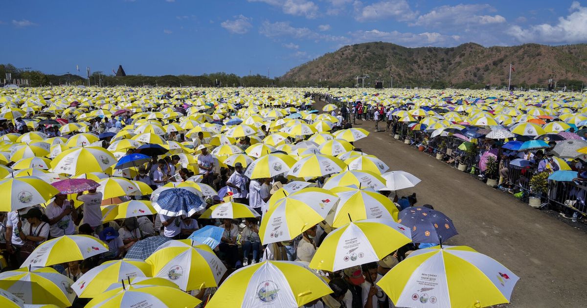 La misa del Papa Francisco en Timor Oriental congrega a 600.000 personas, casi la mitad de la población