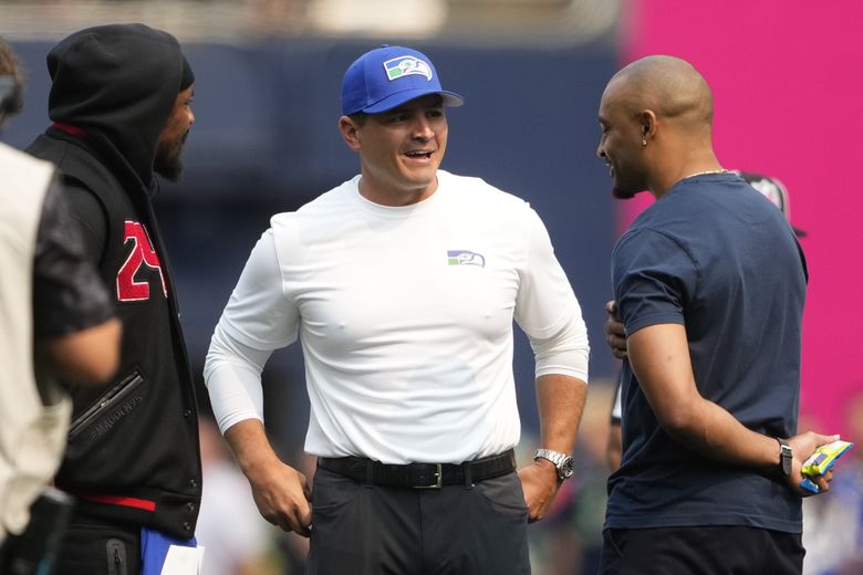 Why Marshawn Lynch's Seahawks sideline cameo makes 'Picture Gate' seem even sillier | The Seattle Times