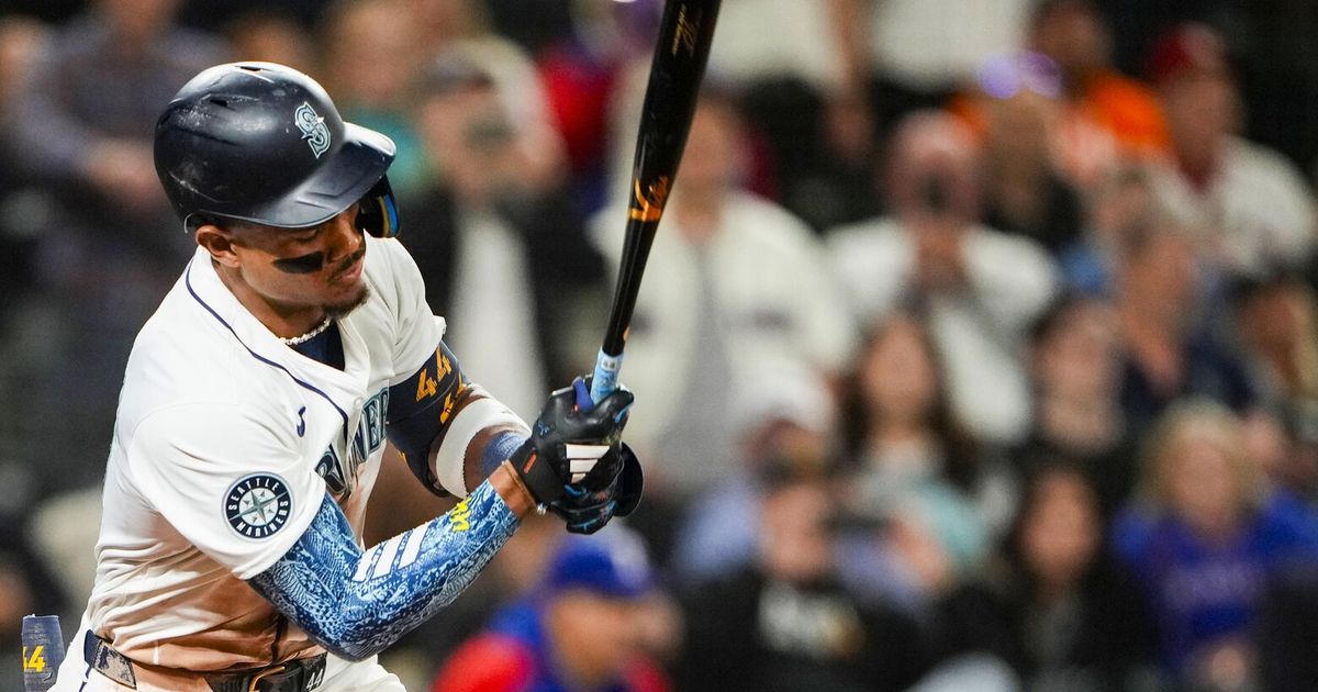 Mariners blow late three-run lead in loss to Rangers | The Seattle Times