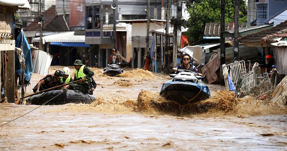 El número de muertos por el tifón en Vietnam aumenta a 233 a medida que se encuentran más cadáveres en áreas afectadas por deslizamientos de tierra e inundaciones