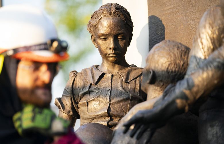 Sculptors work on finishing touches to a scene in the World War I memorial in Washington, D.C. MUST CREDIT: Allison Robbert for The Washington Post
