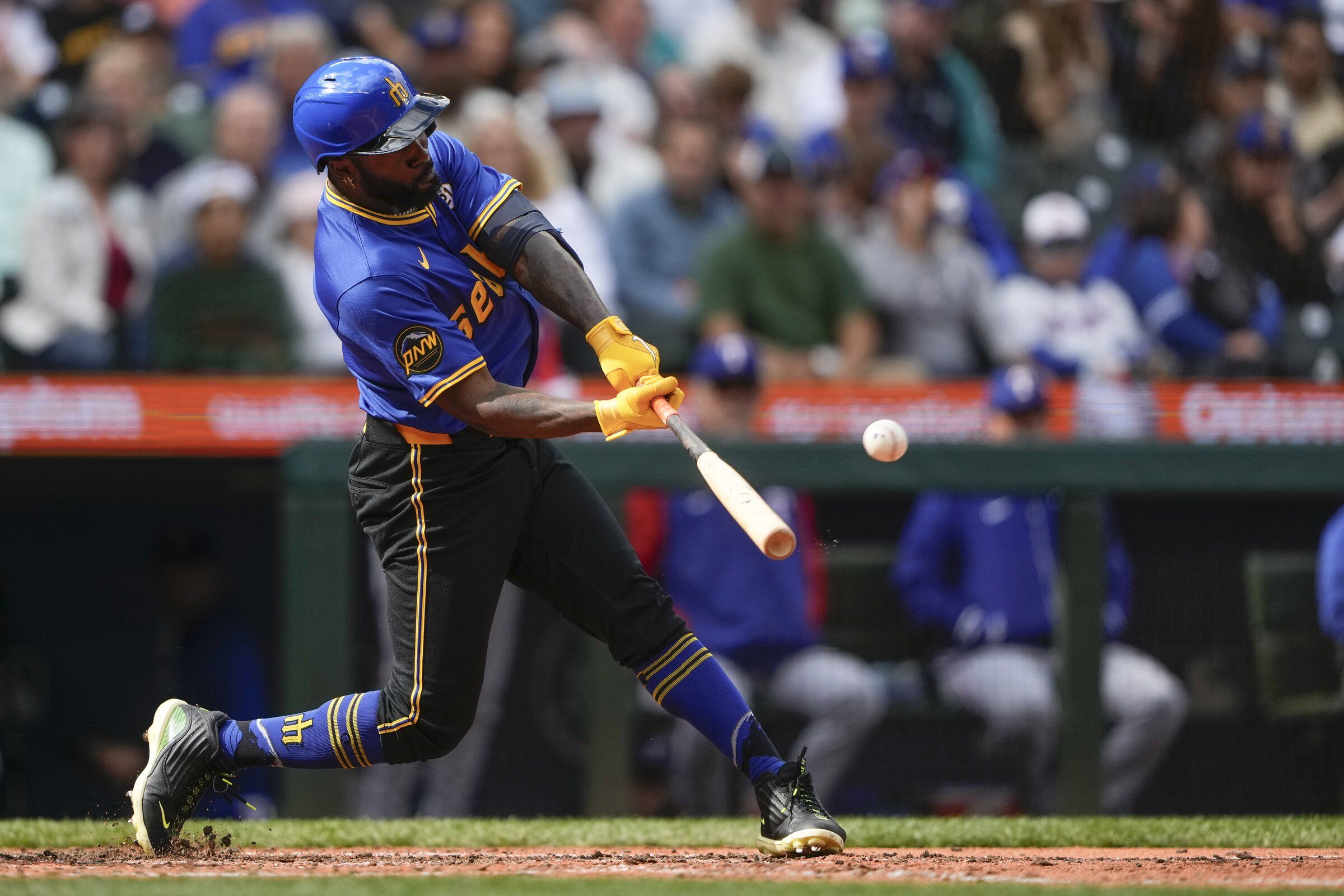 Randy Arozarena celebrates his homer after reaching milestone