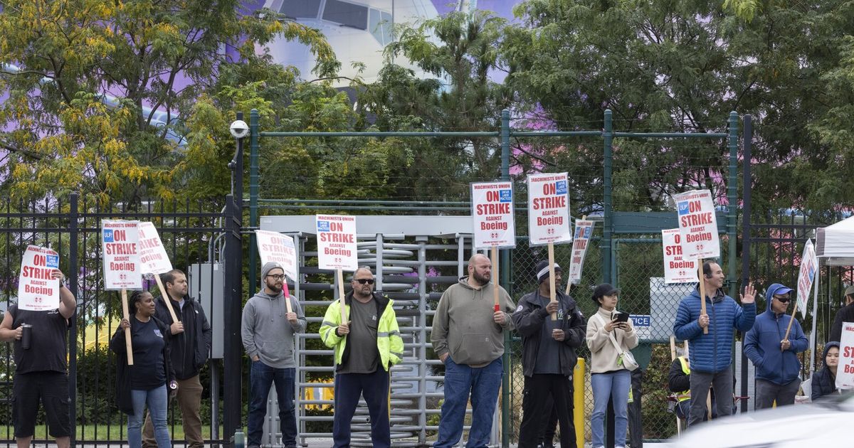 Boeing raises its offer to the Machinists to try to end the strike  The Seattle Times Boeing raises its offer to the Machinists to try to end the strike  The Seattle Times